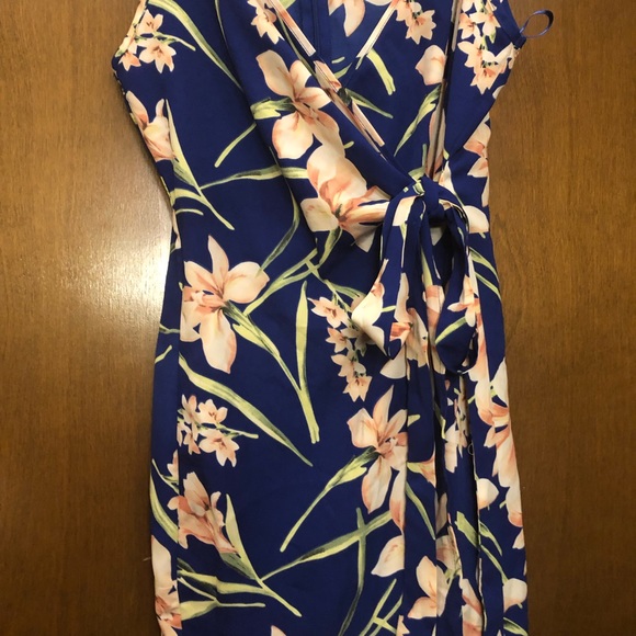 Sienna sky floral blue wrap dress - Picture 3 of 6